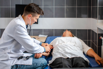 'Thuốc ngừa đột quỵ triệt để' bán tràn lan trên mạng, bác sĩ cảnh báo tránh tin tưởng