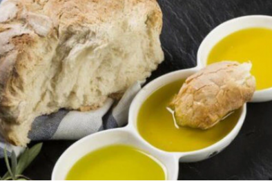 Ăn bánh mì kết hợp với dầu ô liu giúp cải thiện tuổi thọ