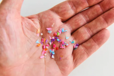 Chuyên gia tiết lộ nguồn gốc vi nhựa xuất hiện trong thực phẩm