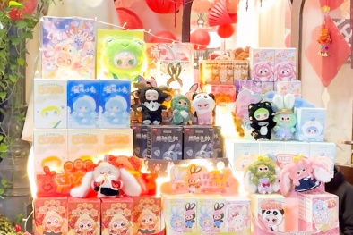 Tăng cường kiểm tra đồ chơi Baby Three nghi in hình giống 'đường lưỡi bò'