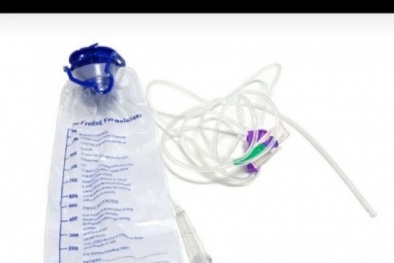 Phát hiện hàng nghìn hạt vi nhựa có trong những túi dịch truyền y tế