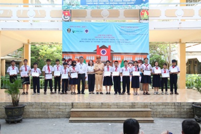 Hành trình tiếp sức đến trường: Lan tỏa yêu thương cùng CSGT