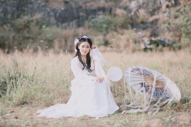 Nữ diễn viên mang tên một loài hoa đi khắp miền Trung lưu giữ ký ức đang lùi xa