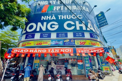 Hơn 2025 Nhà Thuốc Long Châu khắp cả nước rực rỡ cờ hoa mừng 50 năm ngày thống nhất đất nước