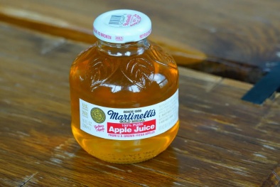 Nước táo Martinelli’s bị thu hồi tại 28 bang của Mỹ do lo ngại nhiễm chất độc