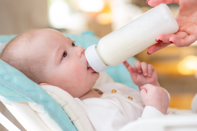 Trung Quốc ban hành tiêu chuẩn mới về sữa công thức trẻ sơ sinh dành cho mục đích y tế đặc biệt