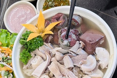 Nguy cơ tử vong vì ăn lòng lợn không đảm bảo: Cảnh báo từ bác sĩ 