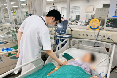 Sốc nhiễm khuẩn nặng sau mũi tiêm chữa đau vai ở phòng khám tư không đảm bảo vô trùng