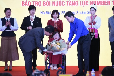 Cô giáo Tâm thủy tinh cùng lớp học ‘5 không’ được tiếp lửa tại giải thưởng ‘Bền Đam Mê’ sau 21 năm bền bỉ phụng sự xã hội