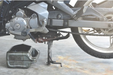 Thói quen thay dầu tại tiệm rửa xe: Nguy cơ hư hỏng động cơ vì nhớt giả