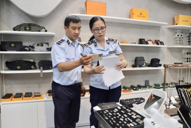 Phát hiện nhiều cửa hàng thời trang kinh doanh hàng giả tại các tuyến phố du lịch ở Đà Nẵng