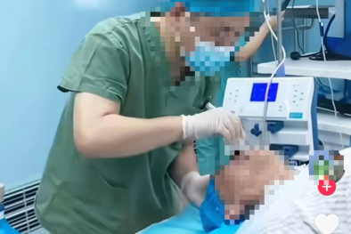 Bác sĩ livestream khám bệnh, chia sẻ toa thuốc trên mạng xã hội có đúng không?