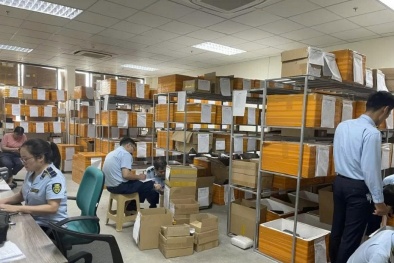 Pin điện thoại nhập lậu: Nguy cơ tiềm ẩn với sức khỏe người dùng