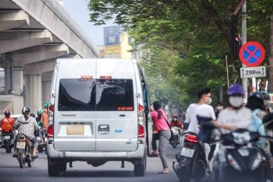 Hà Nội: Thu hồi phù hiệu của hàng loạt xe hợp đồng