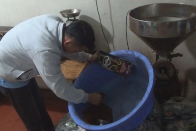 Choáng váng đường dây cà phê giả: Trong 1 tấn chỉ có 1-5 kg cà phê thật