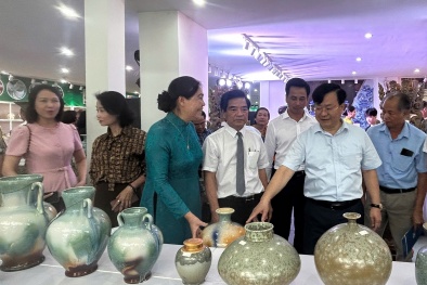 Hà Nội triển lãm các sản phẩm OCCOP, gốm sứ, sơn son thiếp vàng 2025