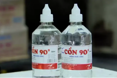 Triệt phá đường dây cồn công nghiệp 'đội lốt' cồn y tế