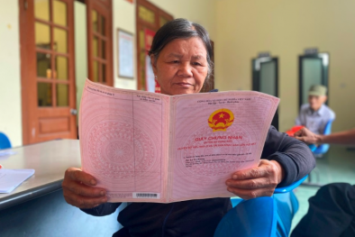 Hà Nội cấp sổ đỏ tích hợp mã QR, góp phần hạn chế tình trạng làm giả giấy tờ