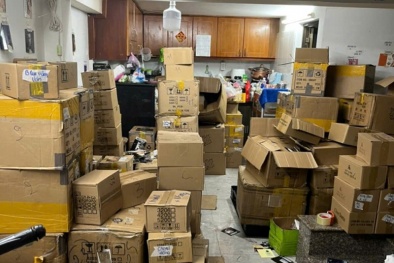 Mỹ phẩm giả 'đội lốt' hàng hiệu: 10.000 chai nước hoa giả bị thu giữ, nguy cơ hiện hữu