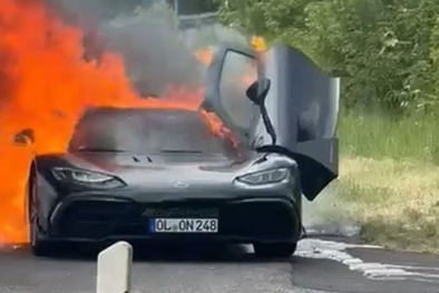 Xe sang Mercedes bị triệu hồi gấp do nguy cơ cháy