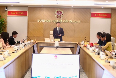 Bộ trưởng Nguyễn Mạnh Hùng: Mỗi cán bộ phải lấy công việc làm nền tảng phát triển