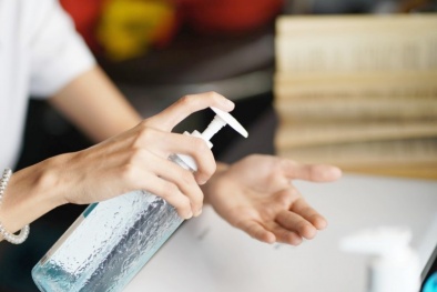 Cảnh báo nước rửa tay chứa lượng vi khuẩn vượt tiêu chuẩn gấp 600 lần