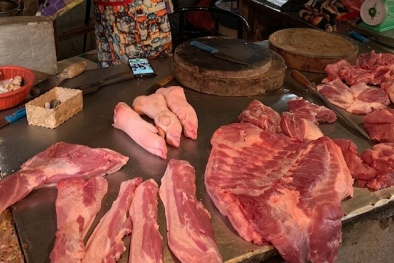 Thịt rẻ... có thật là 'lời'? Và sự thật phía sau những miếng thịt 'ngon – bổ – rẻ' là gì?