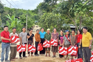 Siêu thị GO! Vinh khẩn cấp trao 200 phần quà cứu trợ người dân vùng lũ Nghệ An