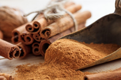 Dùng quế để giảm đau đầu gối trong 24 giờ vẫn thiếu bằng chứng khoa học, nên cẩn trọng