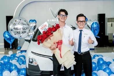 Mua 1 được 2: Khách hàng VinFast 'xé túi mù' trúng thêm ô tô, xe máy điện