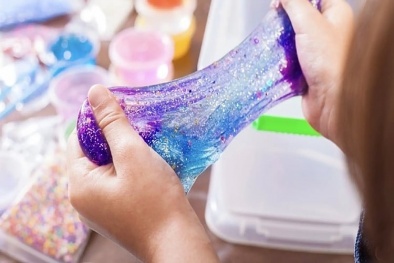 Bé trai phù mạch vì chơi slime: Cảnh báo hiểm họa từ món đồ chơi 'ma quái'