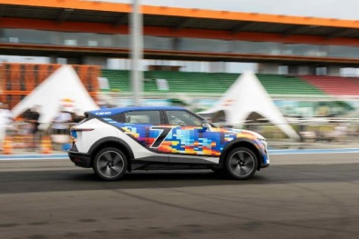 Khách hàng Việt mê mệt VinFast VF 7: ‘Đó là chiếc xe mơ ước của tôi’