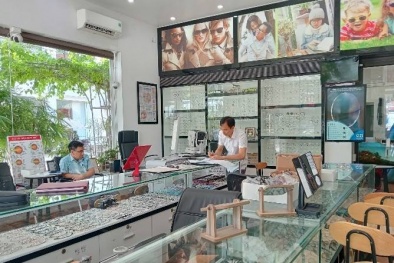 Kiểm tra về đo lường, nhãn hàng hoá các cơ sở kinh doanh kính mắt tại Ninh Bình