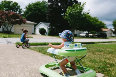 ISO ban hành tiêu chuẩn an toàn mới cho xe tập đi trẻ em
