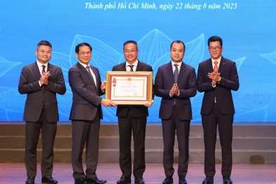 Sở Ngoại vụ TP.HCM đón nhận Huân chương Lao động hạng Nhất nhân dịp kỷ niệm 50 năm thành lập