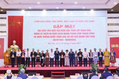 Doanh nhân Đỗ Quang Hiển được vinh danh nhờ thành tích xuất sắc đóng góp cho cộng đồng