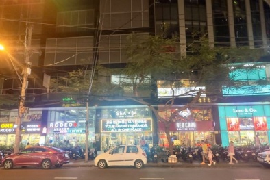 Hàng giả, hàng nhái còn bày bán công khai ở khu vực phố biển Nha Trang