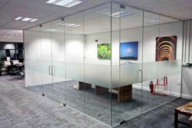 TCVN 13331:2025 – Nâng chuẩn an toàn và thẩm mỹ cho hệ vách kính công trình hiện đại