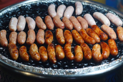 Món lạp xưởng nướng đá “gây sốt”: Cảnh báo sức khỏe và lời khuyên cho người tiêu dùng