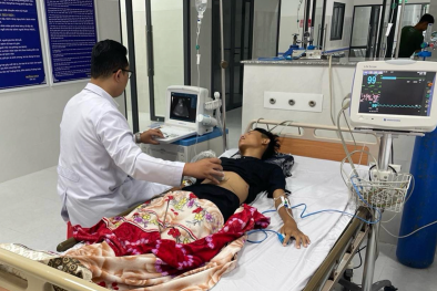 Bác sĩ bay từ TP.HCM ra Côn Đảo cứu chữa nam sinh chấn thương nặng