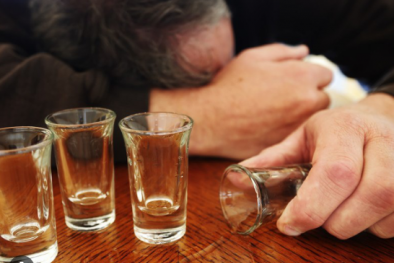 Chuyên gia cảnh báo một số thực phẩm quen thuộc có thể kích hoạt cơn đau nửa đầu