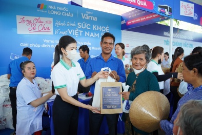 Long Châu đồng hành khám, cấp phát thuốc miễn phí cho các hoàn cảnh khó khăn trên địa bàn tỉnh Vĩnh Long