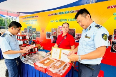 Quảng Ngãi: Kiểm tra, giám sát chất lượng hàng hoá tại Phiên chợ hàng Việt