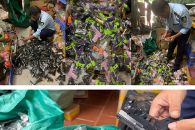 Hà Nội tiếp tục thu giữ nhiều khẩu súng đồ chơi trẻ em và bánh Trung thu nhập lậu