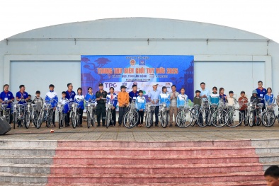 Hàng ngàn phần quà từ CLB Vì Cộng Đồng giúp các em nhỏ xã vùng biên Tuy Đức ấm áp mùa Trung thu