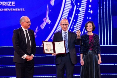 Chủ nhân Giải thưởng VinFuture mùa đầu tiên nhận Giải Nobel Hóa học 2025