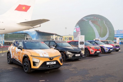 VinFast VF 7: 'Một chiếc xe an tâm từ vô lăng tới… ví tiền'