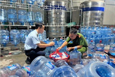 Từ vụ nước lã 'đội lốt' Lavie: Nước đóng chai cần tuân thủ quy chuẩn ra sao?