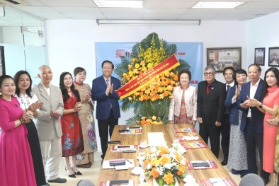 Tổng Bí thư Tô Lâm tặng hoa chúc mừng Hội Doanh nhân Tư nhân Việt Nam