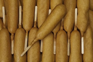 Thu hồi hơn 53 tấn xúc xích bọc bột ngô Foster Poultry Farms do lẫn dị vật